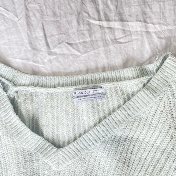 Urban outfitters sweater - Picture 3 of 3